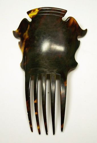 ANTIQUE TORTOISE SHELL HAIR COMB MANTILLA PEINETA: Hair comb measures 5 3/4 inches long by 3 3/4 inches wide, Weights 19.5 grams, unmarked but tested as tortoise shell, is In great condition