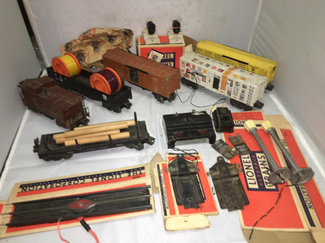 Liionel Postwar O Gauge Car and Accessory Assortment (1 of 5)