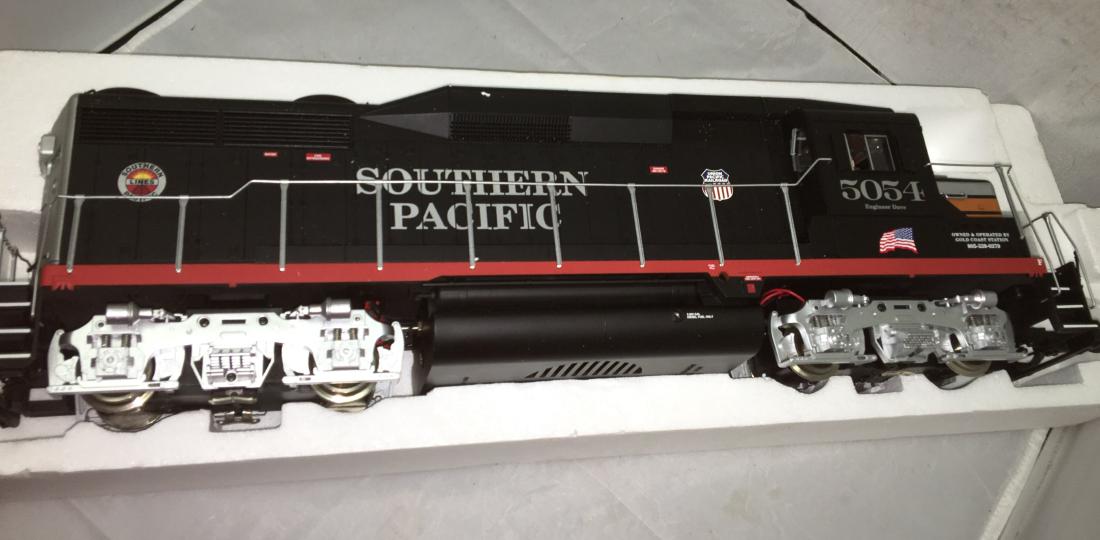 USA Trains Gold Coast Station SP G sscale GP30 Diesel (1 of 8)