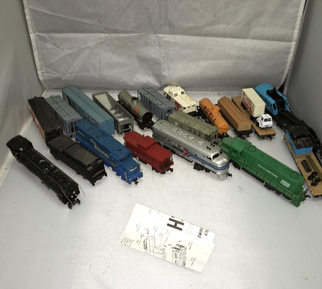Eighteen Piece HO Scale Engine and Train Assortment (1 of 7)
