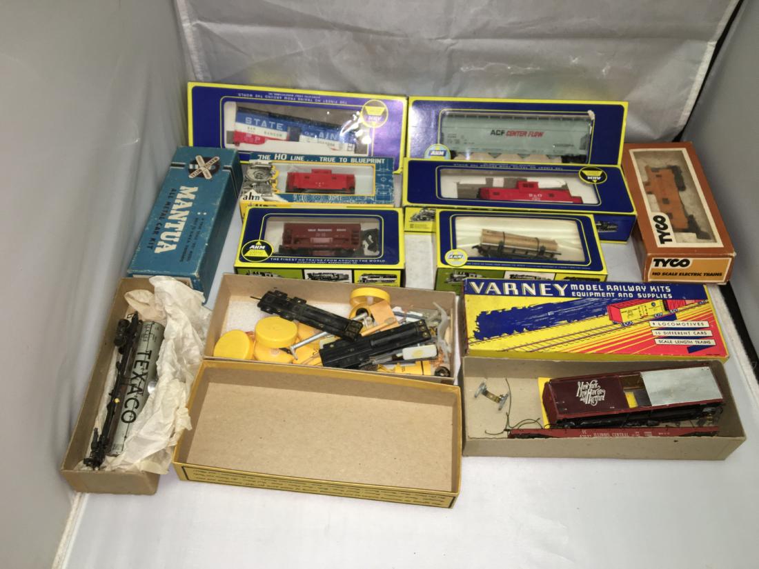 AHM HO Scale Freight Cars Plus (1 of 4)