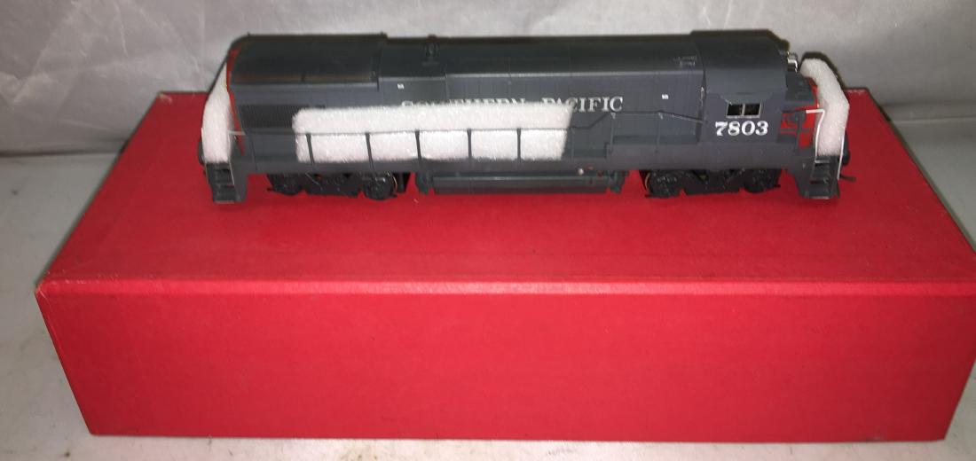 E&P SP Brass HO Scale B30-7 Diesel Engine (1 of 4)