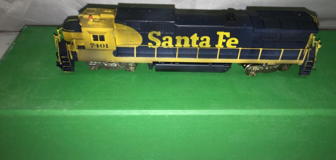 Overland Brass SF 7401 HO Scale B39-8 Diesel Engine (1 of 4)