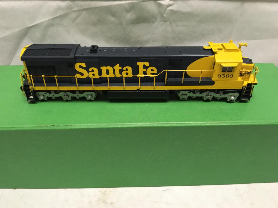 Overland Brass Santa Fe 9500 HO Scale U36CU Diesel (1 of 6)