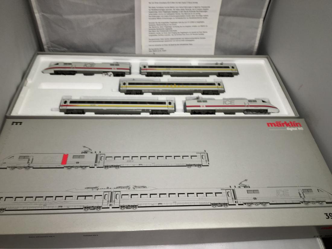 Marklin 39710 DB HO Scale ICE-S Railcar Train (1 of 3)