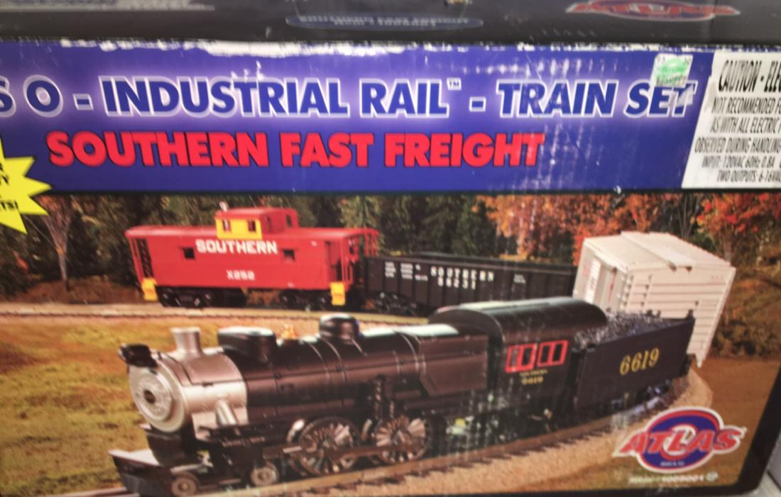 Atlas Siouthern O Gauge Steam Freight Train (1 of 12)