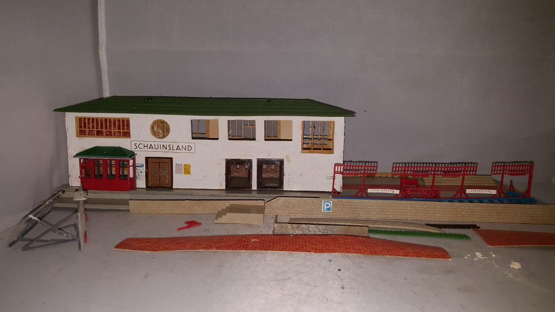 Vintage Marklin Schauinsland HO Gauge Station Plus (1 of 8)