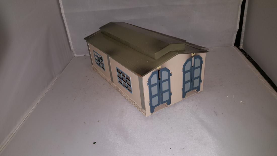 Vintage Marklin HO Scale Metal Two Stall Engine House (1 of 2)