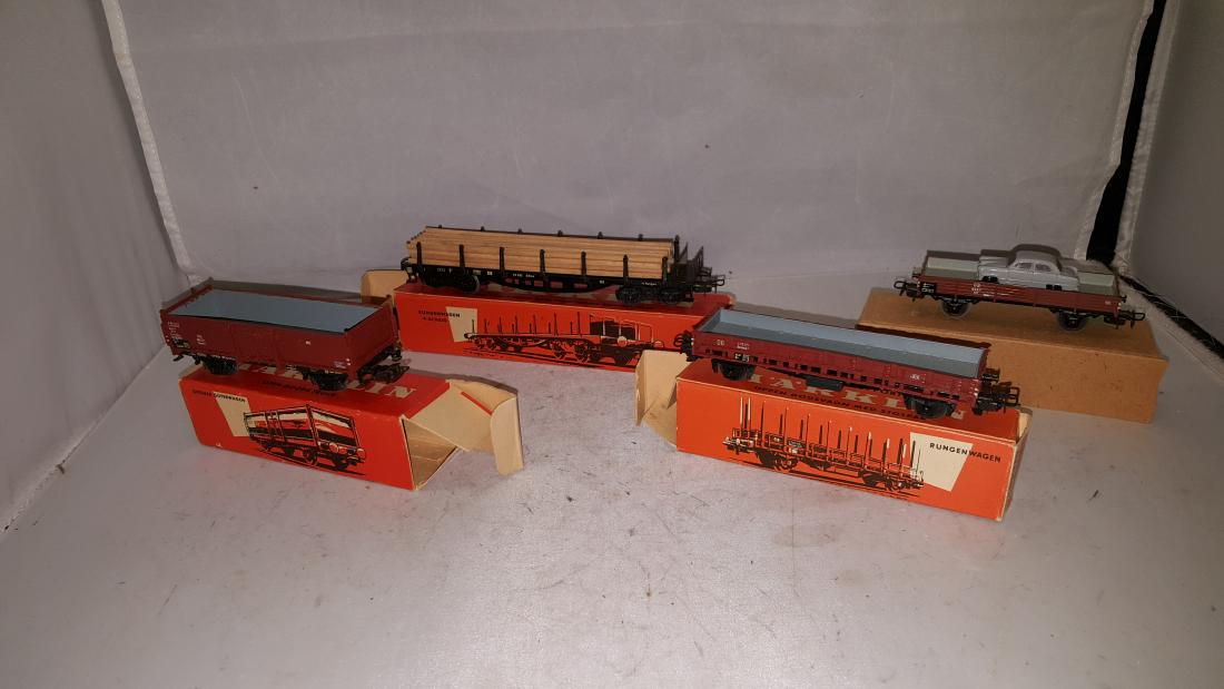 Four (4) Vintage Maarklin HO Scale Freight Cars (1 of 2)