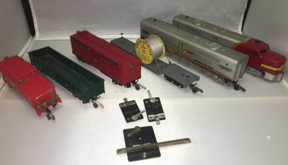 American Flyer Santa Fe S Gauge Diesel Train (1 of 7)