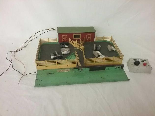 American Flyer S Gauge Cattle Station (1 of 4)