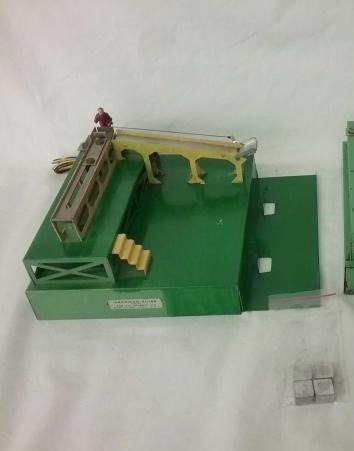 American Flyer  S Gauge Unloading Platform and Car (1 of 7)