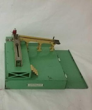 American Flyer  S Gauge Unloading Platform and Station (1 of 4)