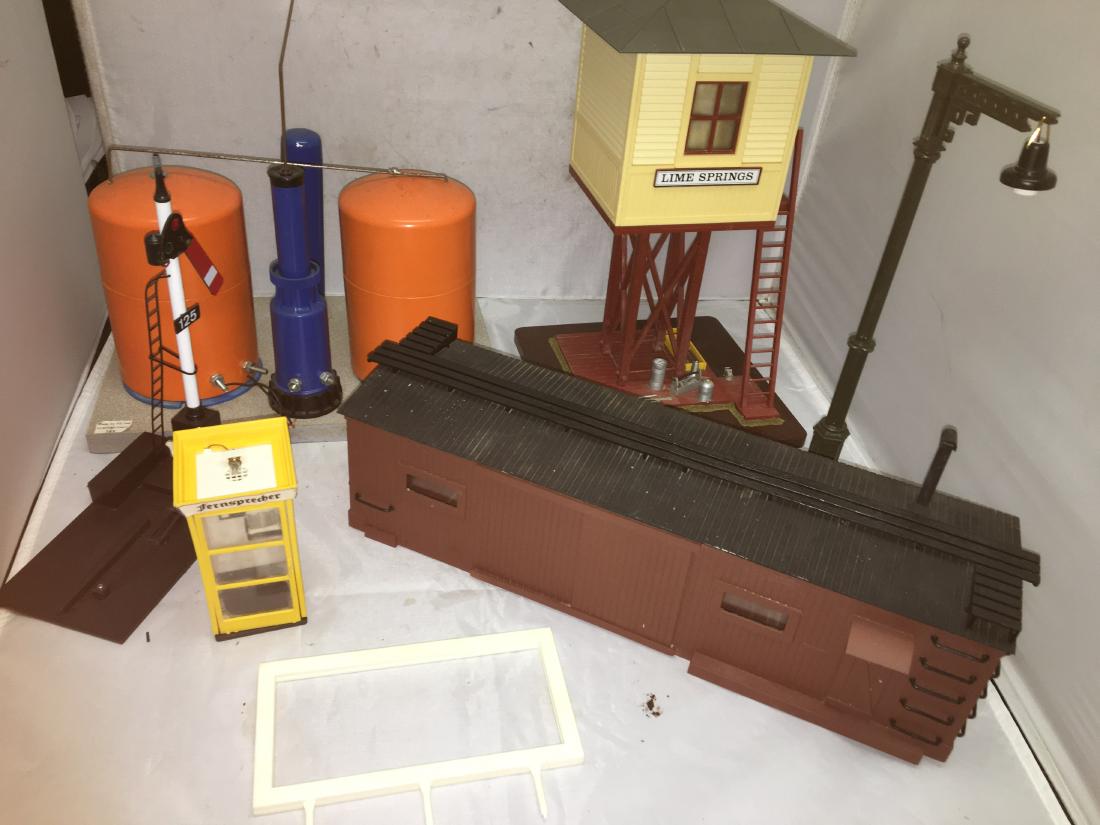 G Scale Building Assortment (1 of 9)