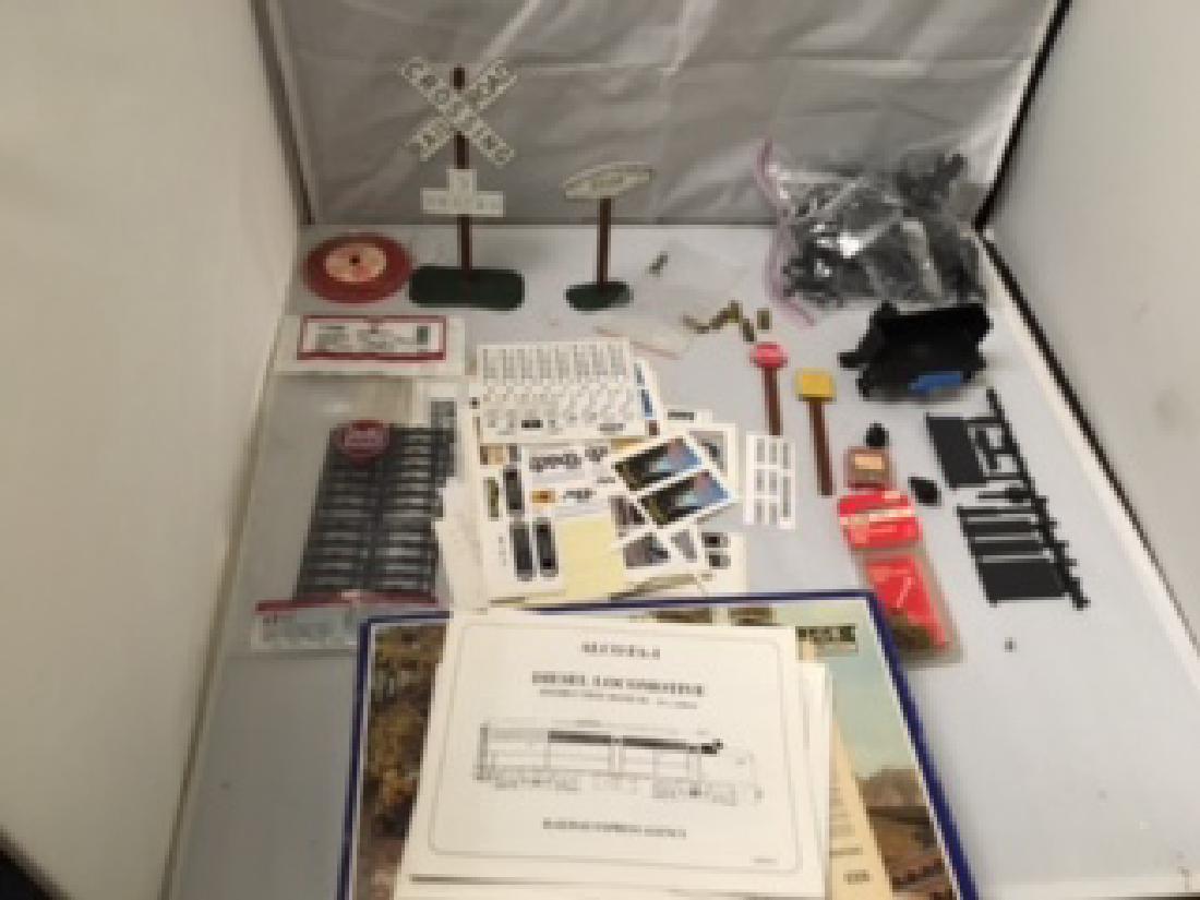 G Scale accessory Assortment (1 of 6)