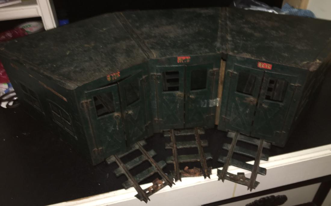 Buddy L Large Scale Roundhouse (1 of 4)