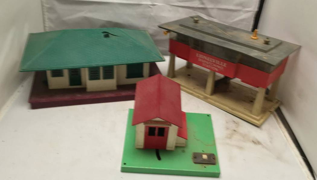 Lionel Postwar O Gauge Operating Buildings