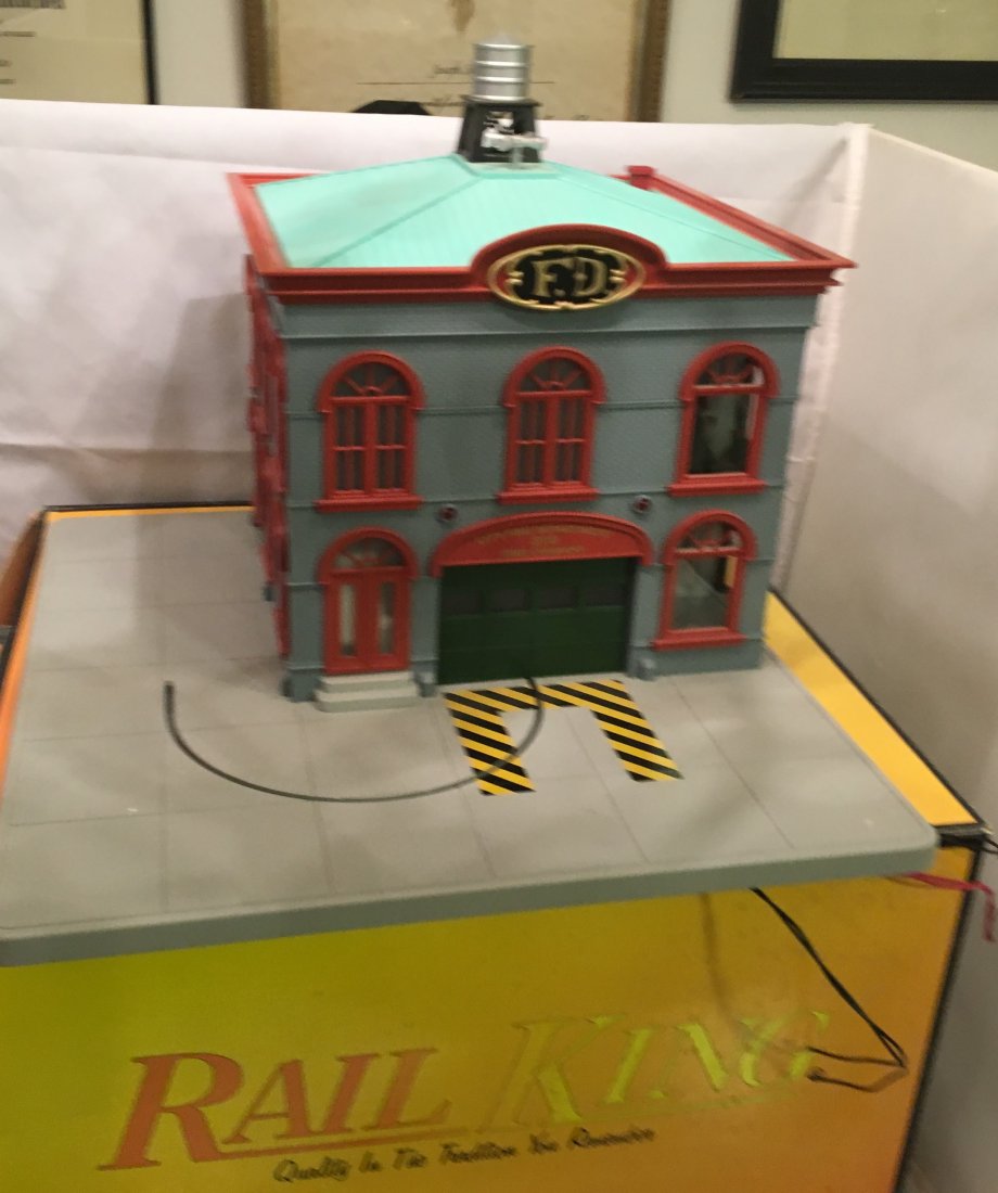 MTH 30-9102 O Gauge Operating Firehouse (1 of 4)