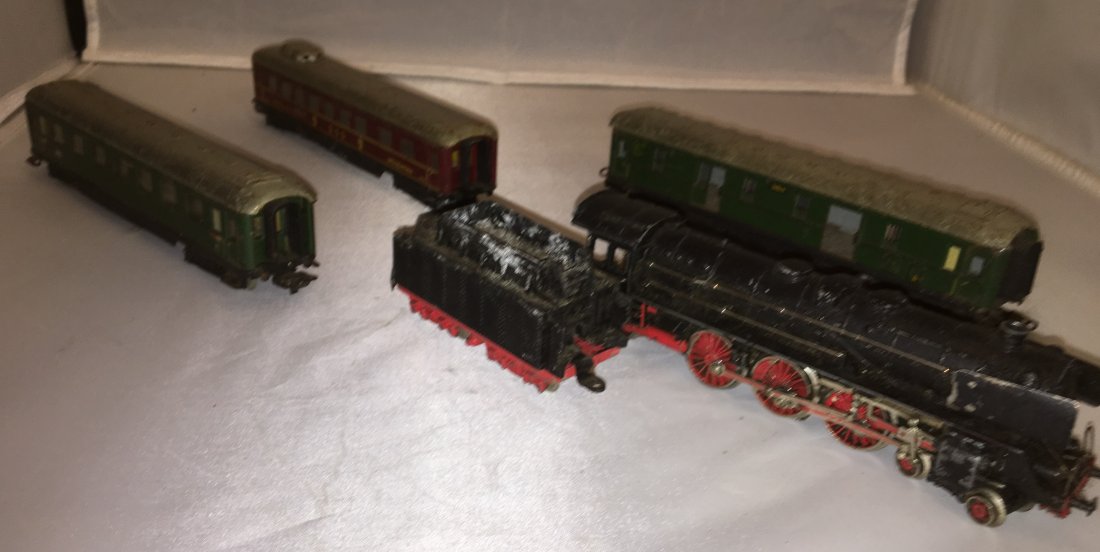 Marklin German HO Scale Steam Passenger Train (1 of 4)