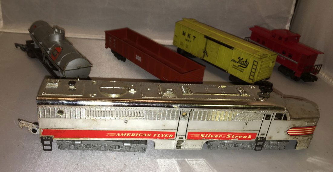 American Flyer Silver Streak S Gauge Freight Train (1 of 5)