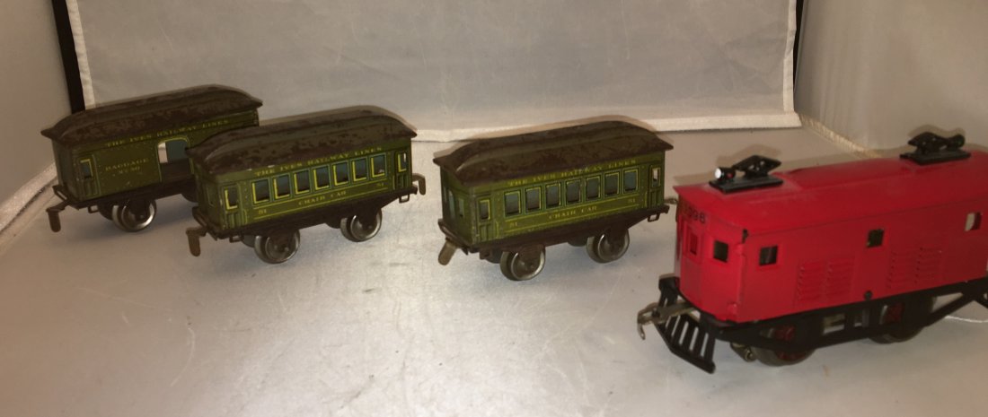 American Flyer/Ives Prewar O Gauge Passenger Train (1 of 7)
