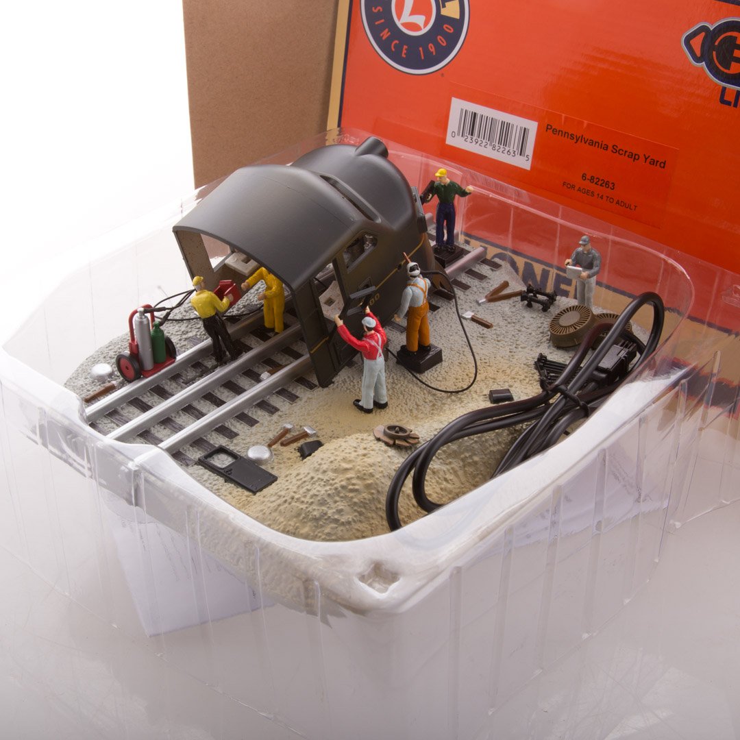 Lionel PRR O Gauge Animated Scrap Yard: Lionel 82263 Pennsylvania O gauge Scrap Yard in the original box. Operating action.