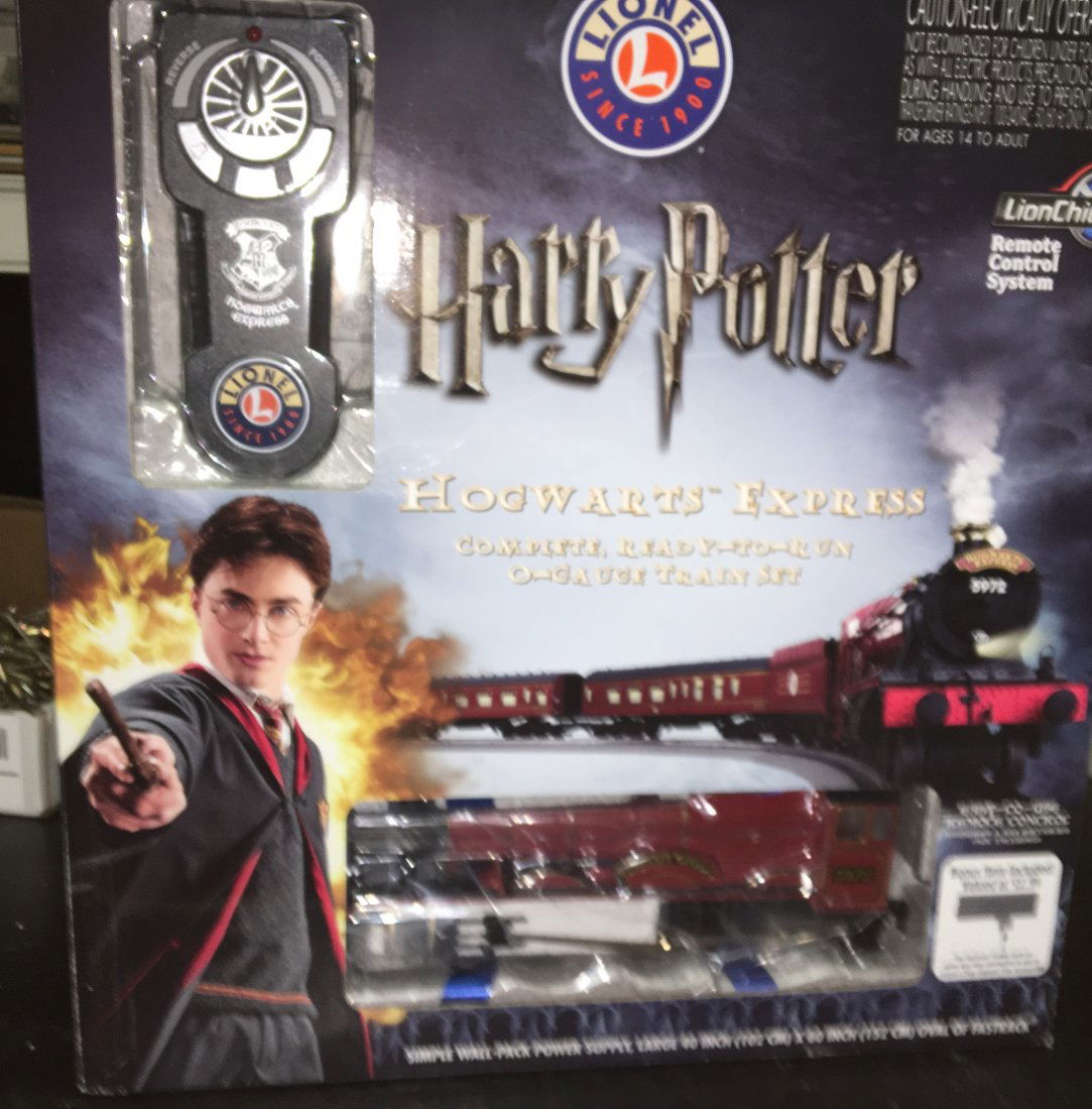 Lionel Harry Potter O Gauge Steam Passenger Set (1 of 4)