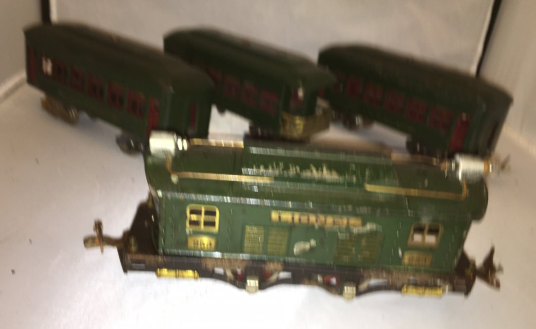 Lionel Prewar 253 O Gauge Electric Passenger Set (1 of 3)