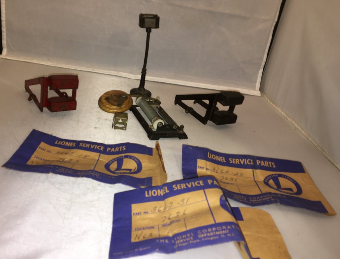 Lionel Prewar Mixed Gauge Accessory  Assortment (1 of 4)
