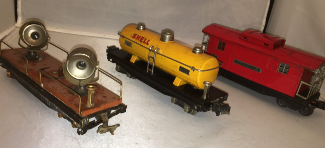 Three Lionel Prewar O Gauge Freight Cars (1 of 3)