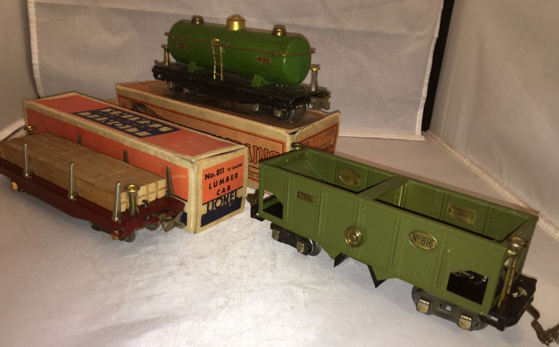 Three Lionel Prewar O Gauge Freight Cars (1 of 3)