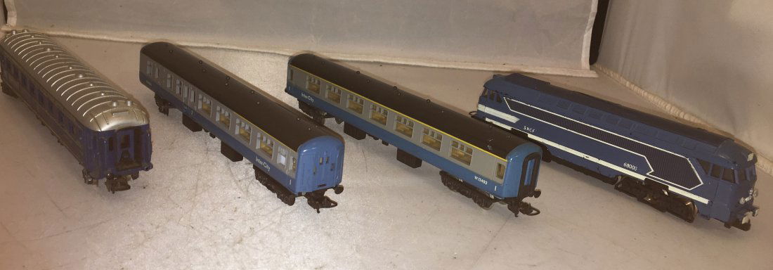 Lima SNCF HO Scale Diesel Passenger Train (1 of 6)