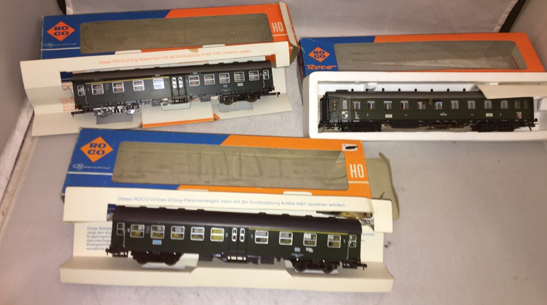 Roco German HO Scale 3-Car Passenger Train (1 of 4)