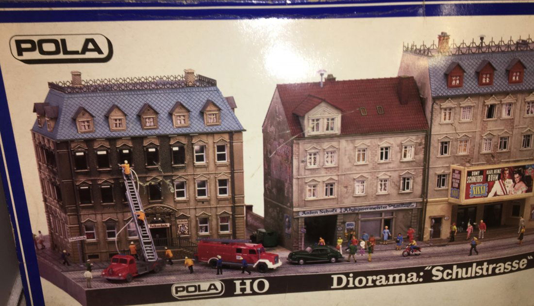 Pola 101 HO Scale Schultstrasse Diorama (1 of 2)