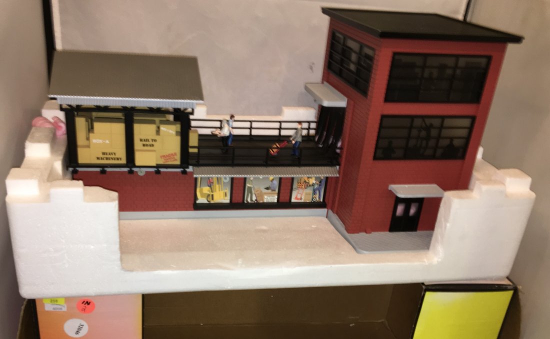 MTH 30-9110 O Gauge Operating Tansfer Dock (1 of 4)