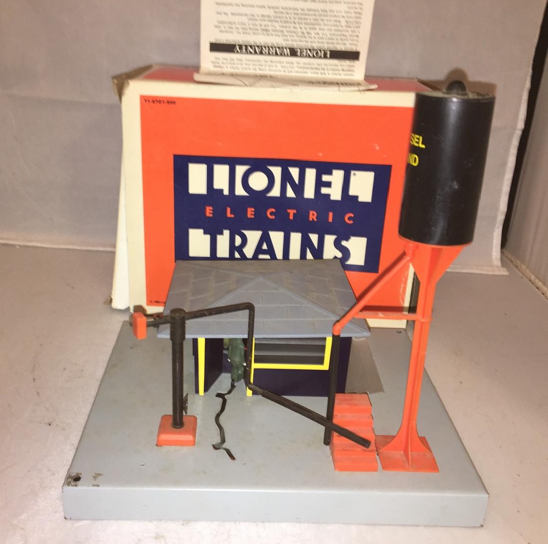Lionel O Gauge Operating Fueling Station (1 of 2)