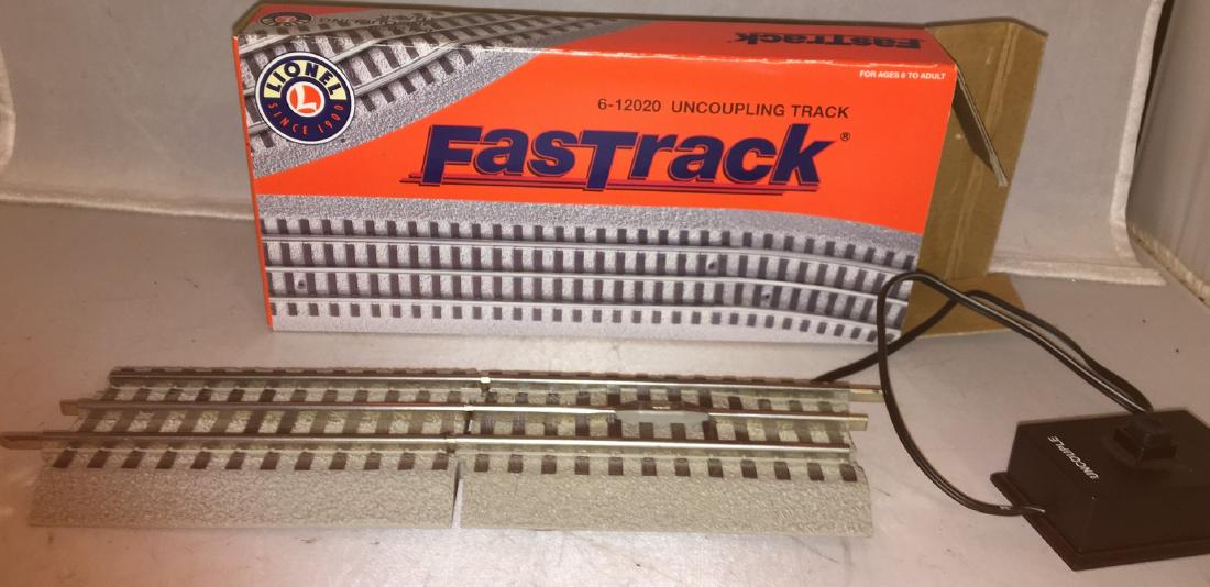 Lionel Fastrack O Gauge uncoupling Track (1 of 2)