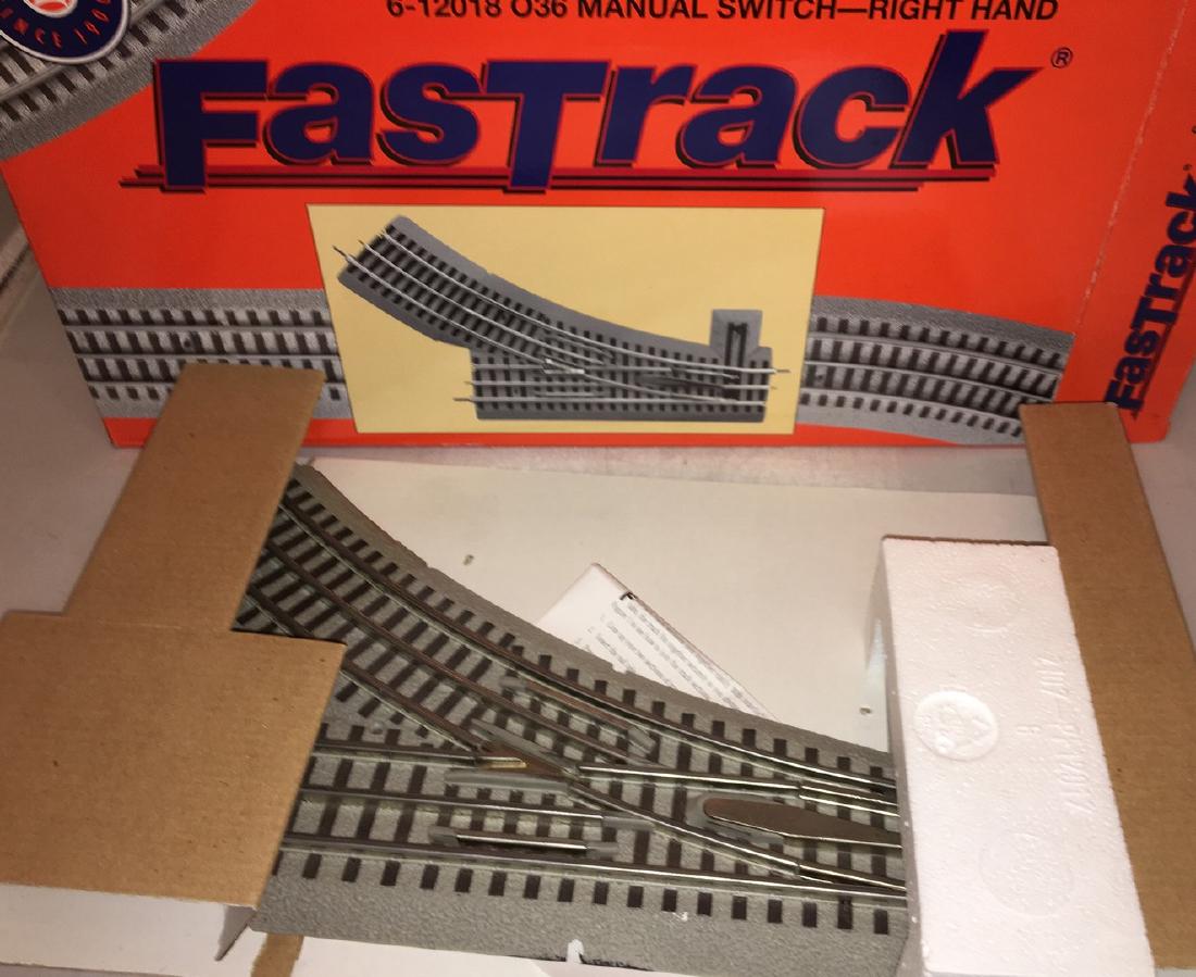 Lionel 12018 O Gauge Fastrack Left Hand Switch (1 of 3)