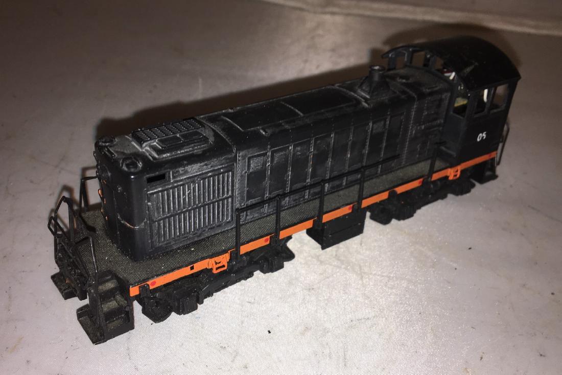 Atlas HO Scale SW Diesel Engine (1 of 5)