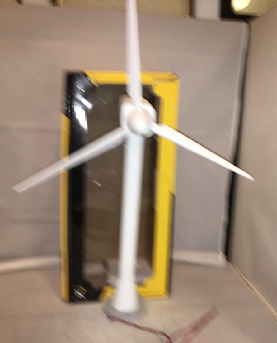K-Line KBL O Gauge Operating Wind Turbine (1 of 2)