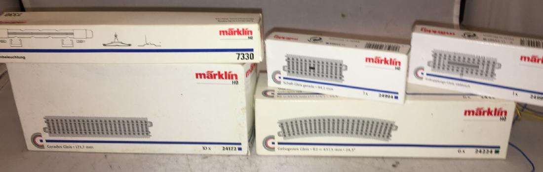 Marklin HO Scale Accessory Assortment (1 of 4)