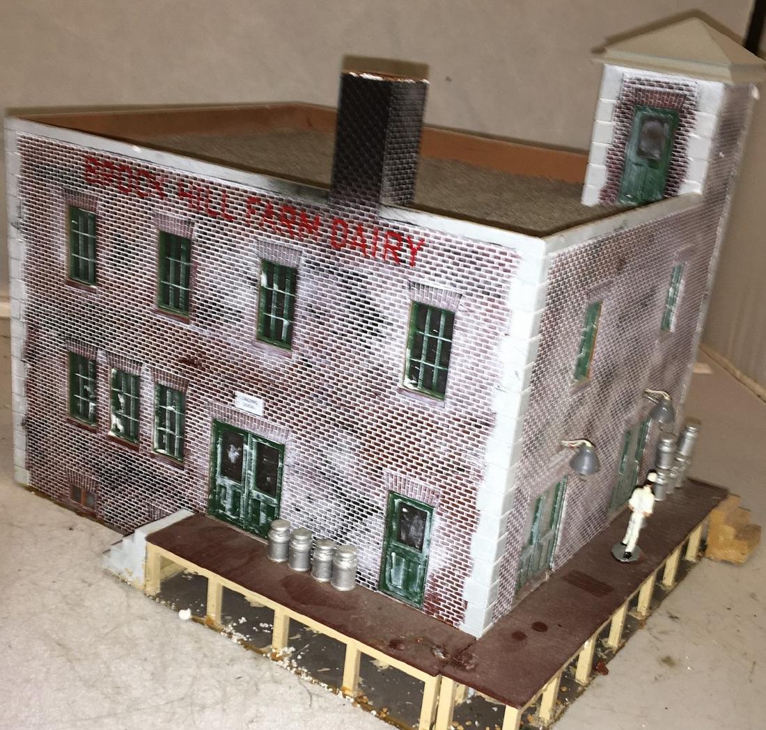 Menards O Gauge Brook Farm Dairy Building (1 of 2)