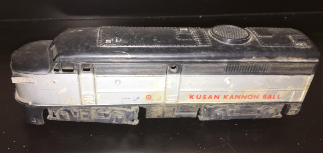Kusan Kannon Ball O scale FA Diesel Engine: Kusan Kannon ball O scale FA diesel engine. Nonpowered.