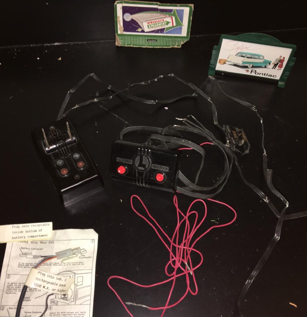 Lionel Postwar Accessories (1 of 4)