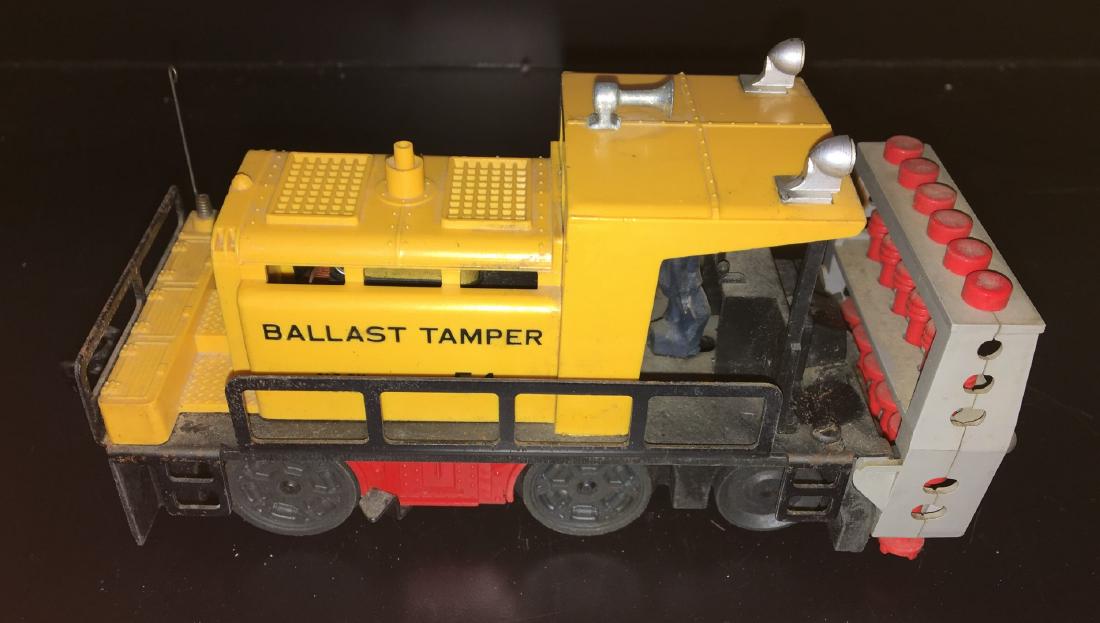 Lionel Postwar O Gauge Ballast tamper (1 of 4)