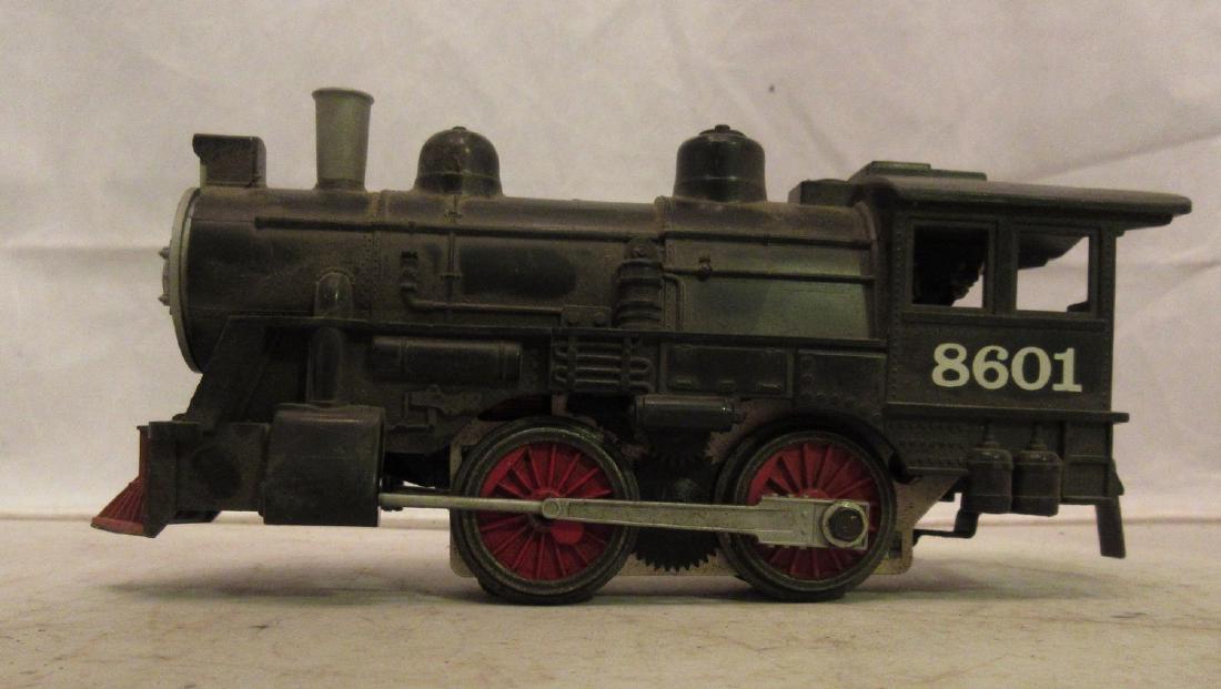 Lionel 8601 O Steam Engine: Lionel 8601 O gauge steam engine and tender. Powered.