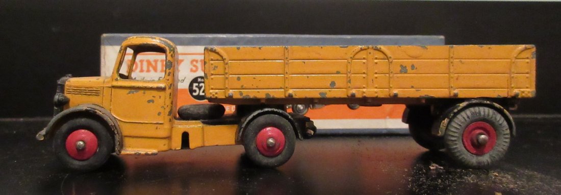 Dinky Supertoys Bedford Articulatedt Lorry (1 of 5)