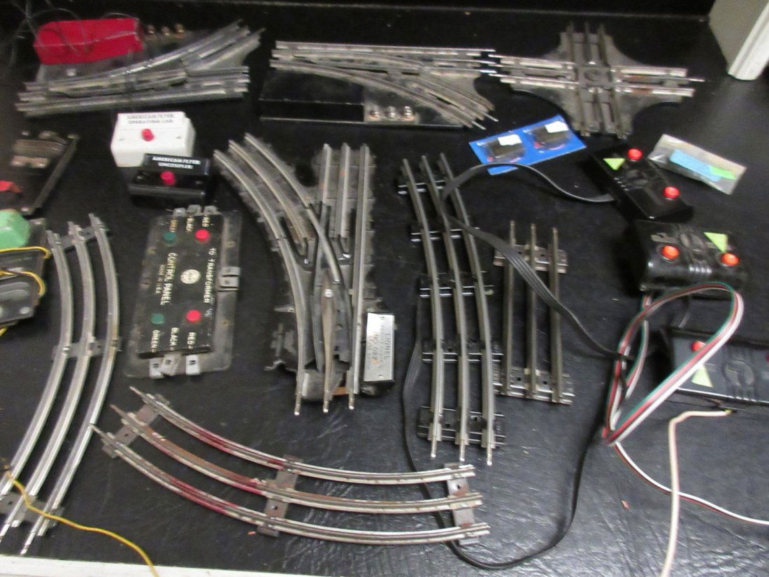 Lionel O Gauge Accessories Plus (1 of 3)