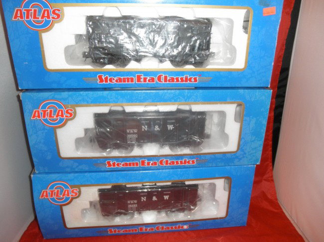 THREE ATLAS N&W O GAUGE HOPPER CARS OB: Three (3) Atlas Norfolk and Western O gauge 55' fishbelly hopper cars in the original boxes.