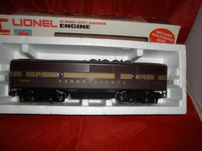 LIONEL 8060 PRR O GAUGE F-3B DIESEL ENGINE OB: Lionel #8060 Pennsylvania O gauge F-3 B unit diesel engine in the original box. Nonpowered.